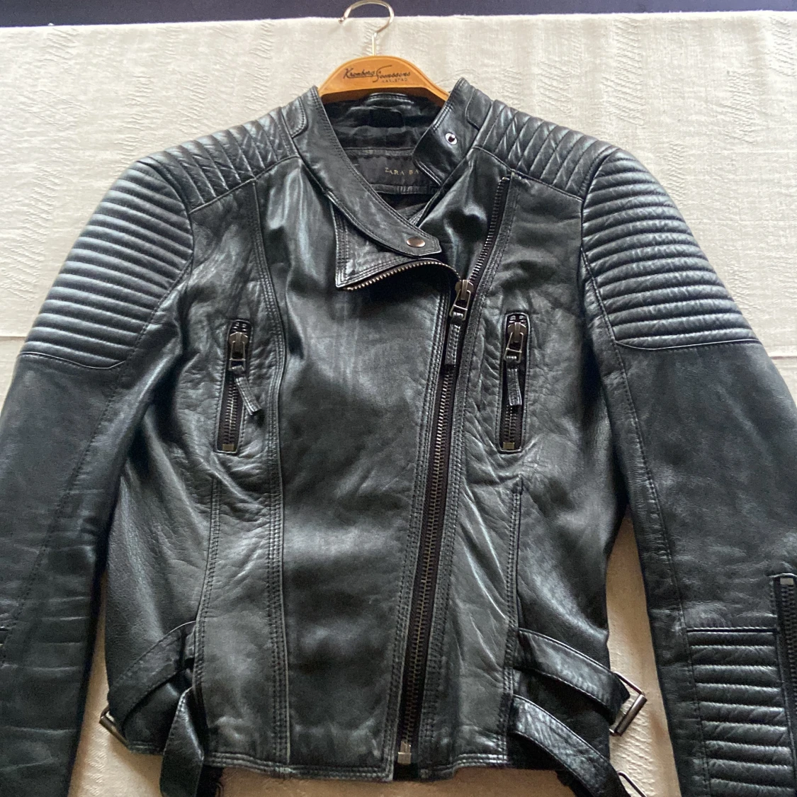 Zara skinnjacka äkta lammskinn svart passar 36