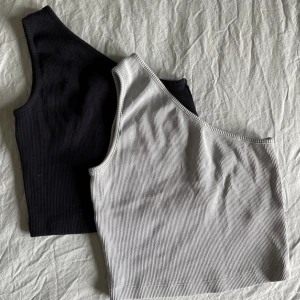 Crop top - 2 Crop tops för 50kr. Svart & mintgrön.