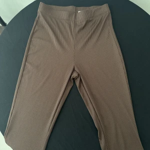 Brown comfortable H&M trousers  - Leggings like brown trousers with slight bootleg.  Very comfortable. Hugs the figure quite well. Size S🤍