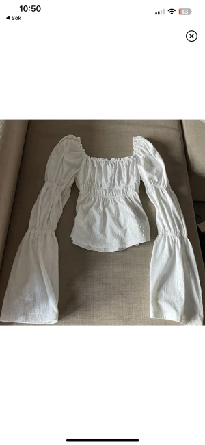Topp vit  - Vit. Storlek XS men passar även S/M