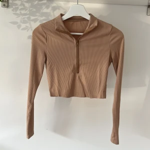 Tröja - Storlek S/36 Oanvänd Tight passform, töjbart material