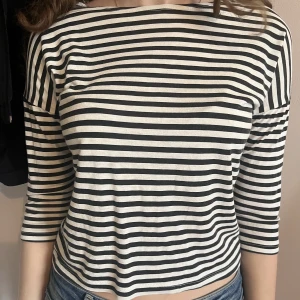 Randning tröja - Randning tröja är i barnstorlek men sitter som xs och kanske s