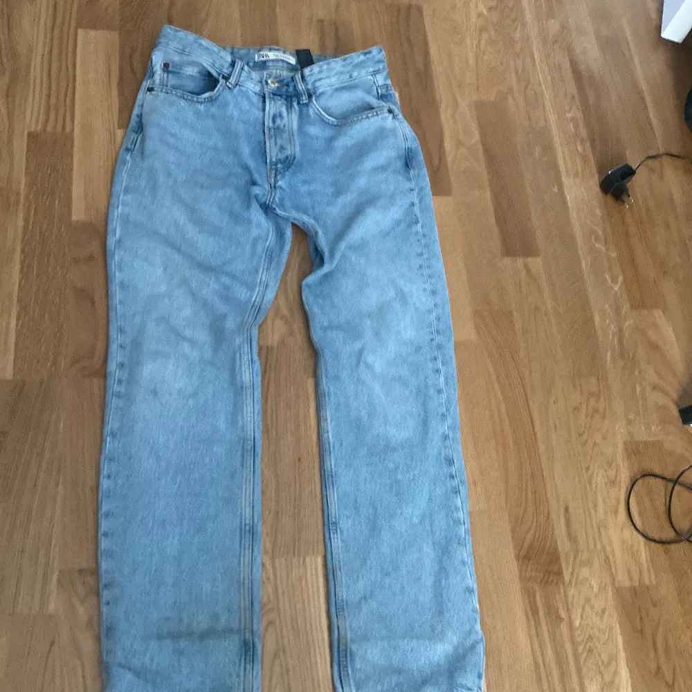 Zara jeans. Använda 2-3 gånger. Nypris 499. Nyskick. Tar bara swish. Jeans & Byxor.