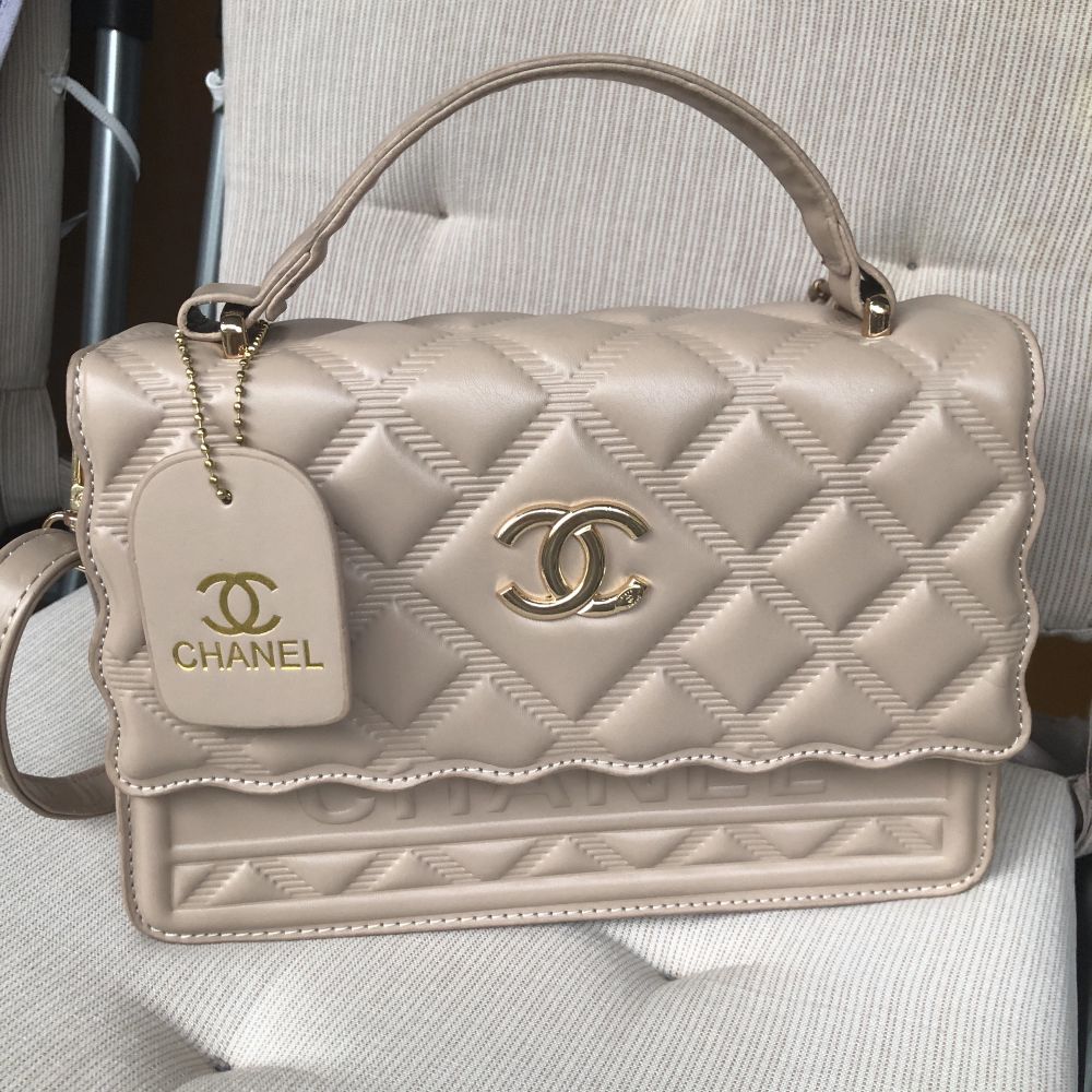 Beige Chanel väska - Chanel | Plick Second Hand