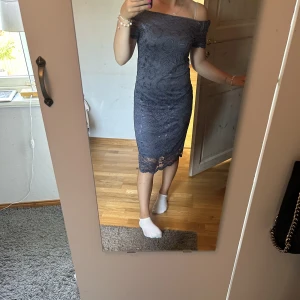 Mörk blå klänning - Mörk blå klänning från Vila, storlek S