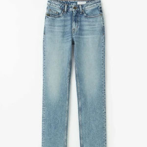 Raka jeans från tiger of Sweden  - Raka ben och en ljusblå färg. Storlek 26/30