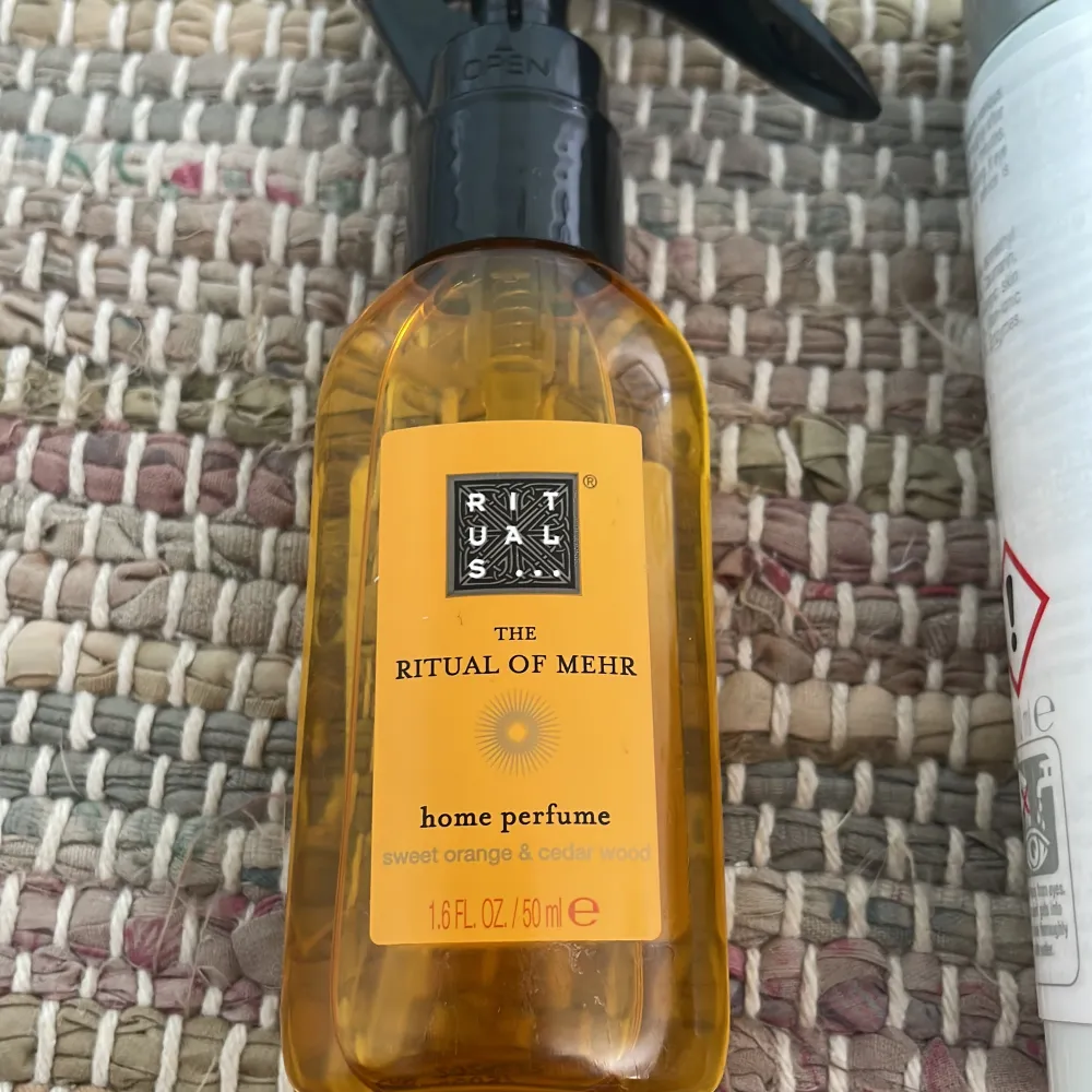 Helt oanvända! Ett kit som innehåller tre produkter från Rituals: home perfume, två tvättprodukter som används vid tvätt av kläder för att de ska lukta extra gott! 💞. Övrigt.