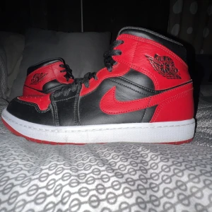 Jordan 1 mids  - Ett par näst intill oanvända jordan 1s