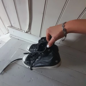 Converse  - Säljer mina fina converse i storleken 36-38. Dom är äkta ❤