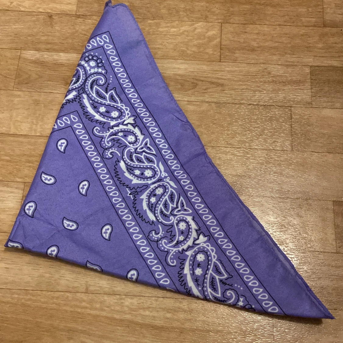 Lila bandana