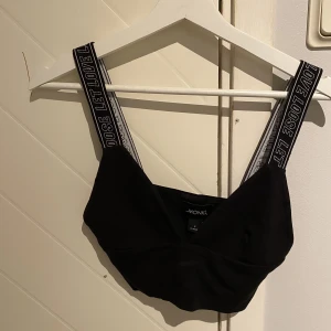 Topp - Svart topp från mobil i storlek S