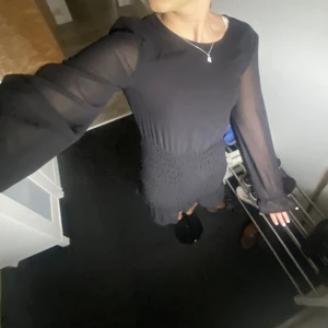 Klänning - Fin klänning från hm i storlek 34, jättefin!💖 200kr+frakt 