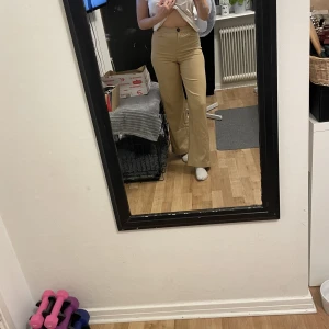 Kostymbyxor - Kostymbyxor från bershka, storlek 32, väldigt bra skick. 80kr + 66kr frakt 