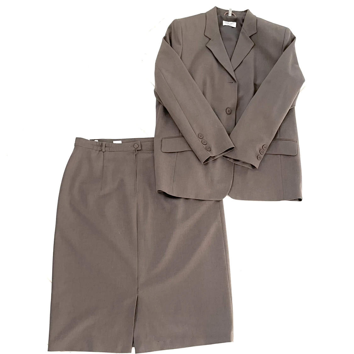 Oanvändt kostym set (kjol + kavaj)