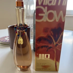 Miami glow by JLO 100 ml edt  - Endast testad. 100 ml. Kommer med kartong 