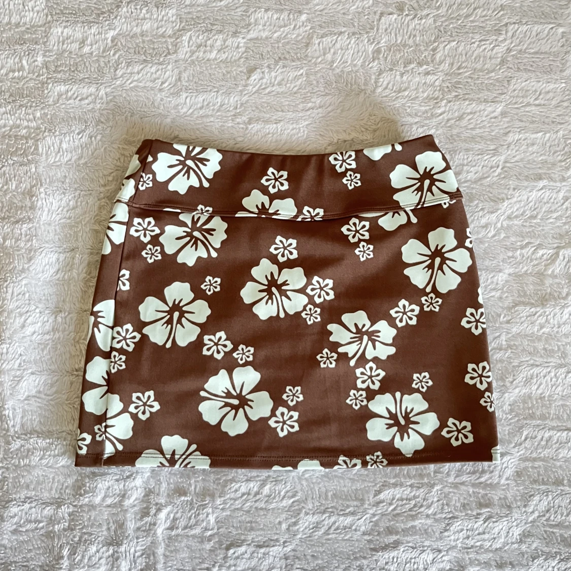 Minikjol med hibiskus   - 91