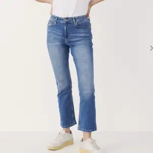 Parttwo cropped jeans i stl 28. Superfina i bra kvalitet. Modell Ryan nypris 1000kr