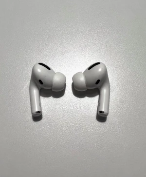 Air pods pro - Säljer den använd 7 månader 