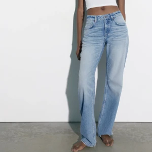 Zara jeans - Så snygga jeans från zara som är helt slutsålda! Oanvända med prislapp kvar! Storlek 40 men passar även 38.