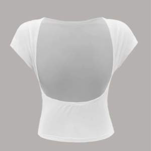 Säljer denna jätte fina vita trendiga rygglössa tröjan. Som jag köpte här på Plick. Den är inte använd och därför är i väldigt bra skick! Pris kan alltid diskuteras💕