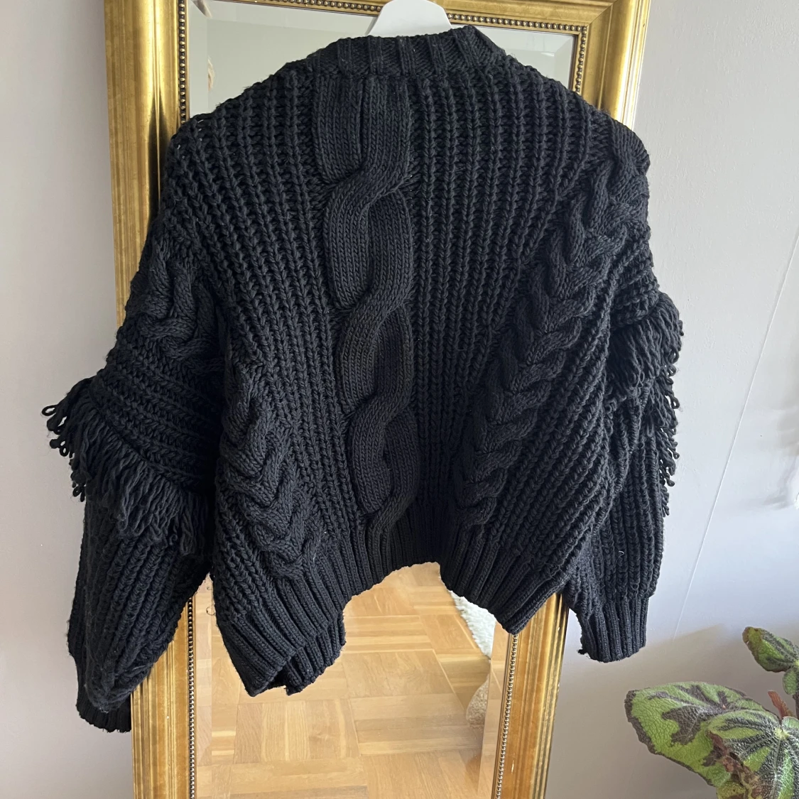 Stickad tröja med fransar - 91