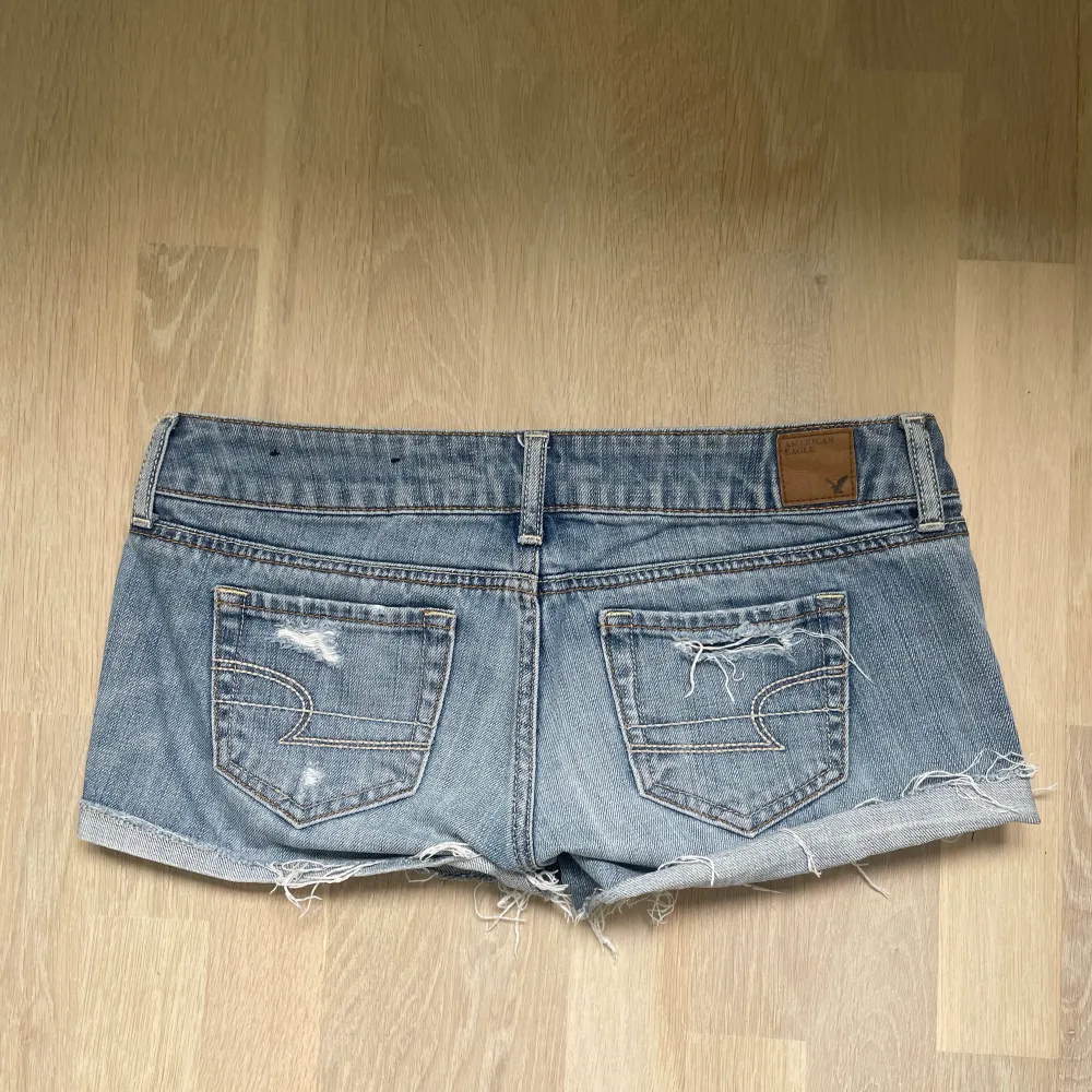 Ett par sjukt snygga jeansshorts, skriv för bild på. . Shorts.