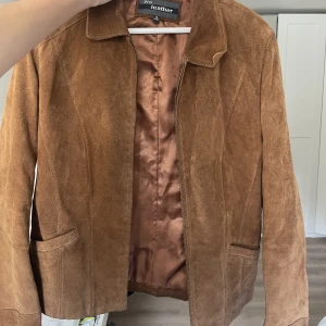 Läderjacka - Läderjacka i suede material! Oversized!💓