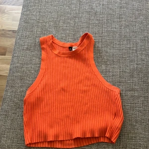 Sommar topp - Perfekt sommartopp till de som gillar färgglada plagg🥰 använt fåtal gånger.