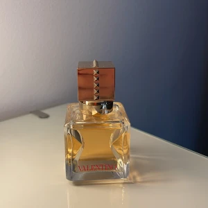 Parfym - Valentino voce viva parfym 30 ml💗 säljer då den inte har kommit till användning💗 luktar supergott💗 aldrig använd