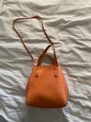 Väska H&M - Väska från H&M. Använd endast 2 gånger