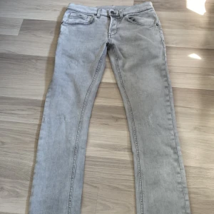 Dondup Jeans - Säljer nu mina feta dondup jeans i nysckick då de inte kommer till användning, de passar storlek 29/30.