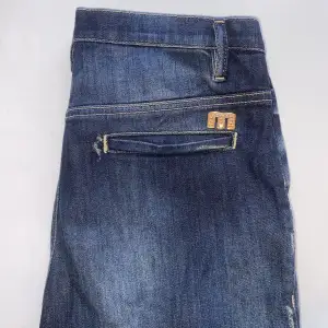 MET jeans i storlek Small (26). I mycket bra skick, tyvärr är dem för små för mig.