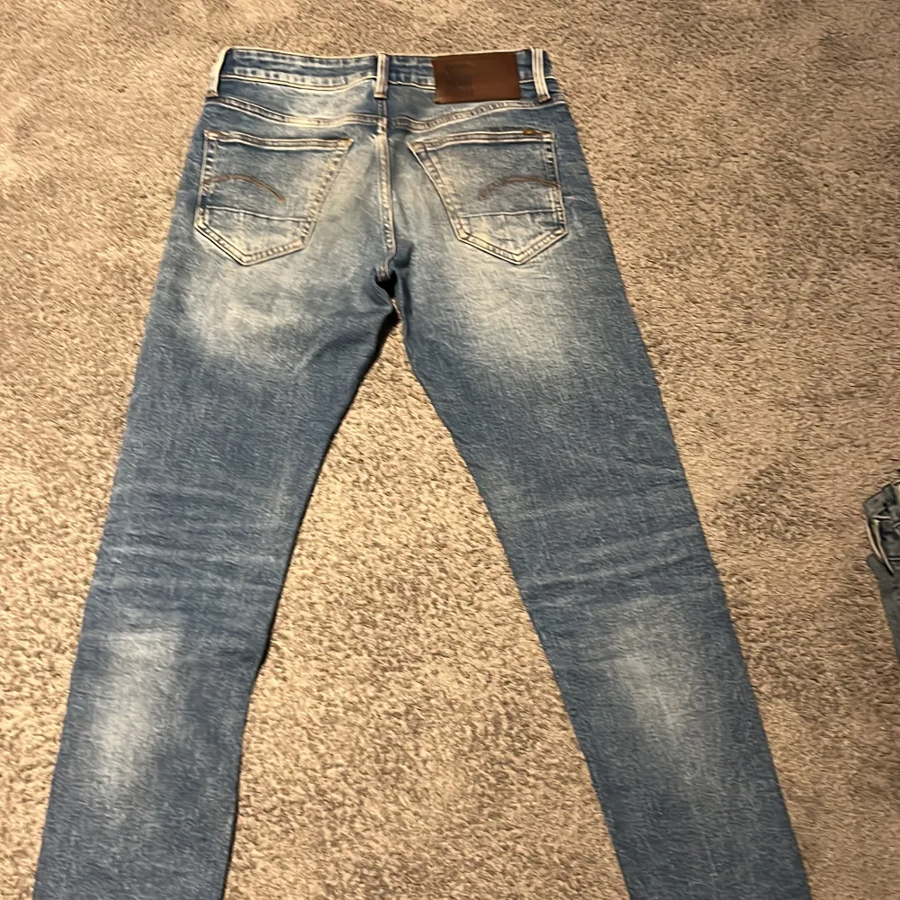 Jeans av märket G-RAW  Storlek W27 L32 Använda fåtal gånger . Jeans & Byxor.