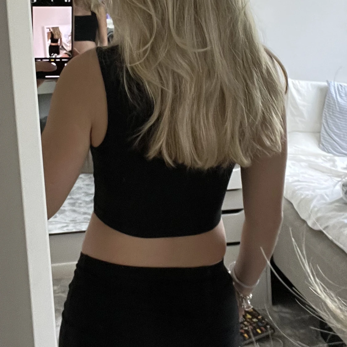 Svart linne/ croptop  - 91