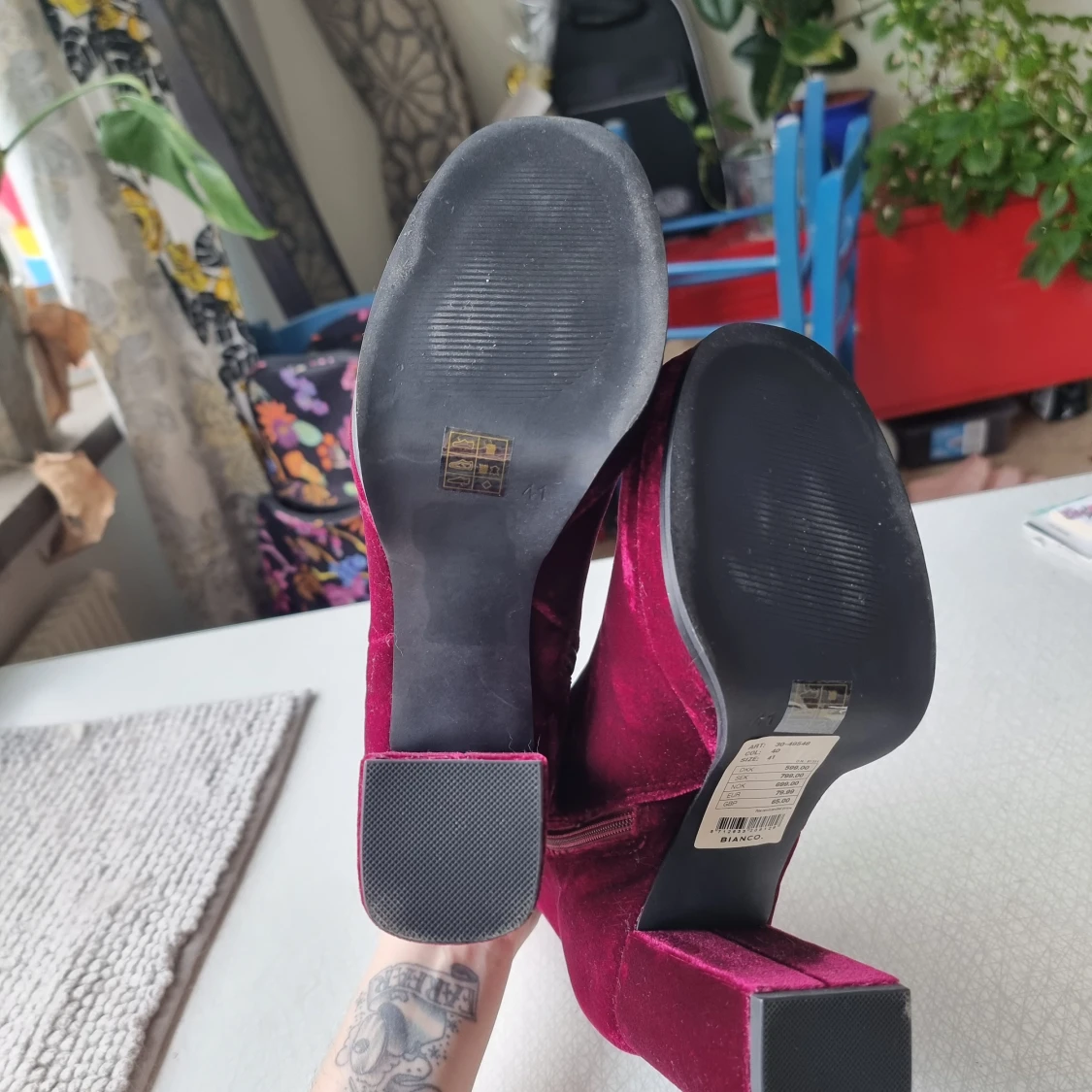 Fantastiska retroliknande sammetsstövletter - 90