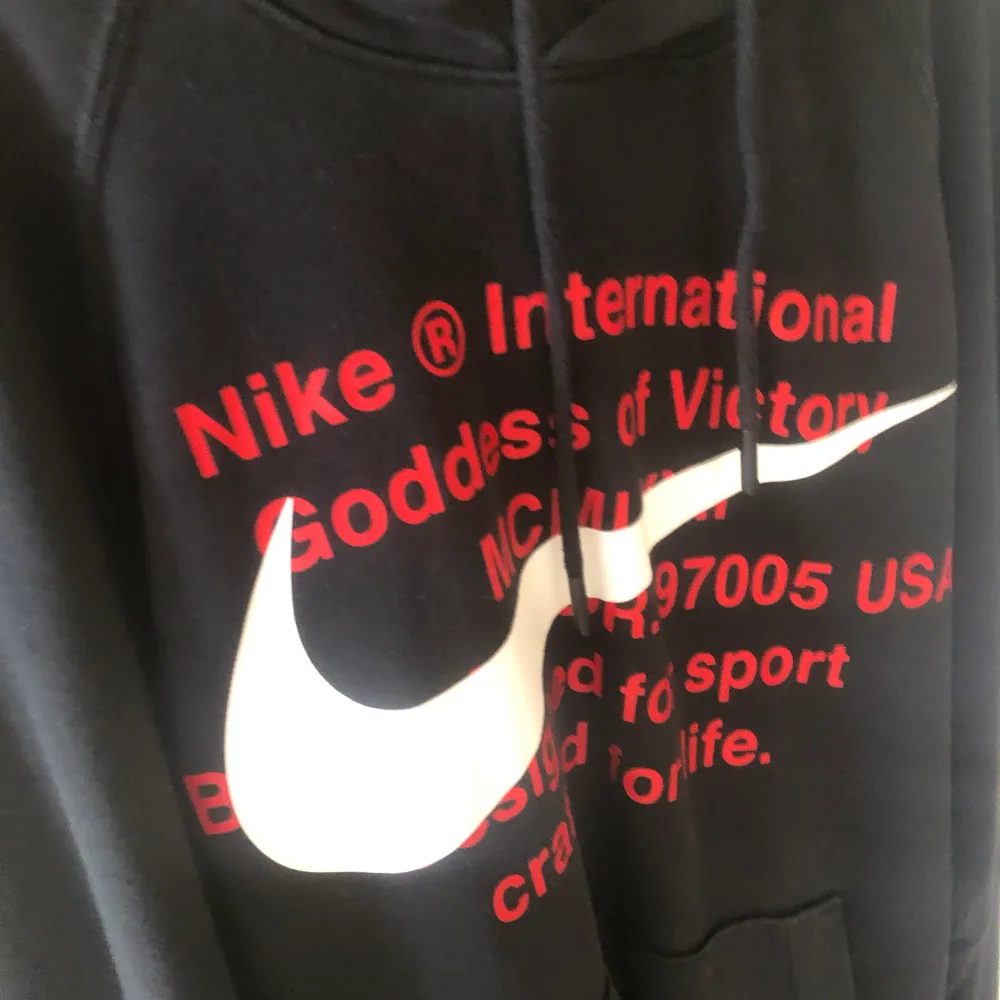 Svart Nike hoodie Storlek S Hyfsat skick. Hoodies.