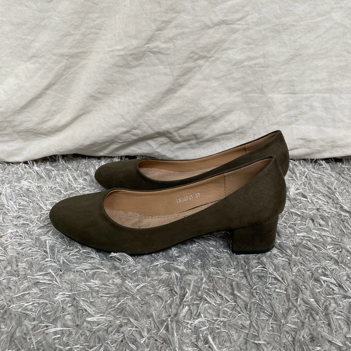 Söta klackskor i mockaimitation