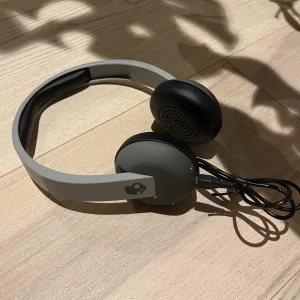 Bluetooth hörlurar - Superbra bluetooth hörlurar säljes då jag har andra! Endast testade. Laddsladd medföljer