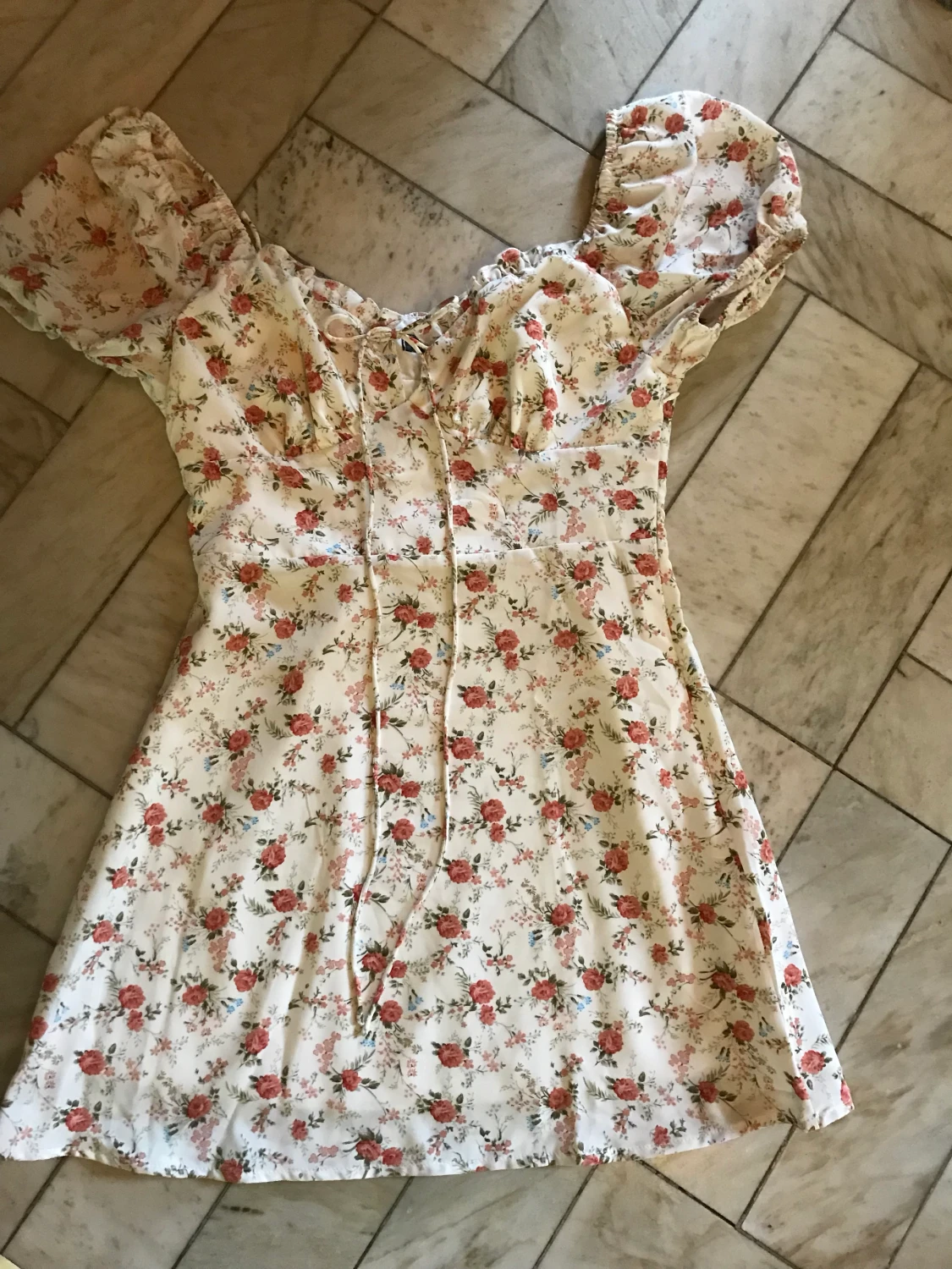 Blommig klänning - 90