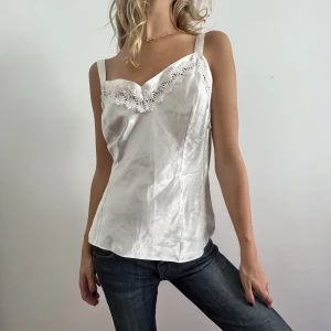 Figursydd satin topp - Så himla fin satin topp som är tyvärr för stor för mig 🤍🤍