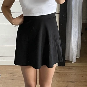 Kjol - Kjol från H&M som går att styla hur som helst 