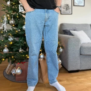 Jeans  - Ett par Vailent jeans som är Loose fit. Inköpta på carlings. Storlek L Färg: ljustvätt  Bra skick 