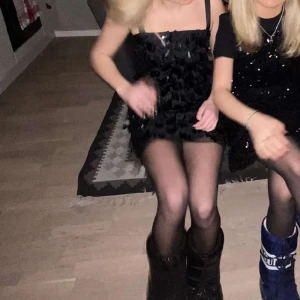 Nyårsklänning  - Också perfekt till nyår, använd 1 gång och inga defekter!! 