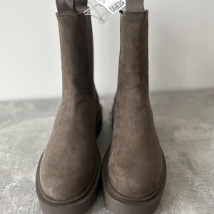 Boots  - Brand new with tags boots, unused. Pick up in Östermalm/Stureplan for fast deal.