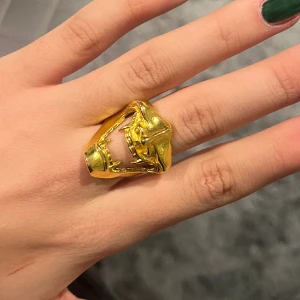 Stor ring - As cool vampyr ring  Justerbar! Står ej för frakt! 