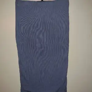 Säljer en blå kjol från shein aldrig använda och den kommer inte till användning. 