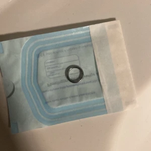 Snake bites piercing   - En steril inplastad, den andra testad men sterilererar självklart den oxå innan de skickas, säljer då de va för liten för mig. 