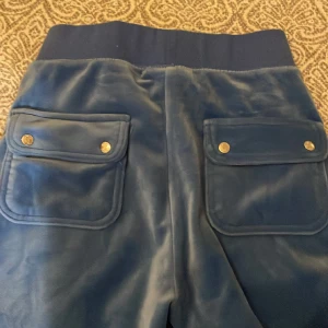 Juicy byxor  - Säljer ett par juicy byxor i storlek xxs pga att dom är för stora så dom är aldrig använda🫶🏻