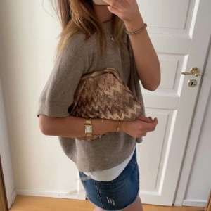 Clutch - Så snygg clutch från Beck Söndergaard! Använd fåtal gånger. Lägg ett bud för att köpa!❤️❤️