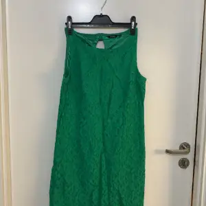 Fin klänning grön 38 lindex knälång 